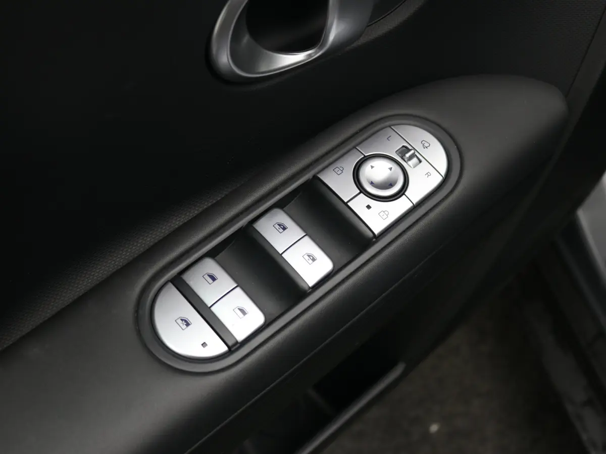 Connect 77.4 kWh / Navigatie / 3-fase Laden / BTW auto / Long Range / SOH 100% / Stoel en Stuurverwarming /