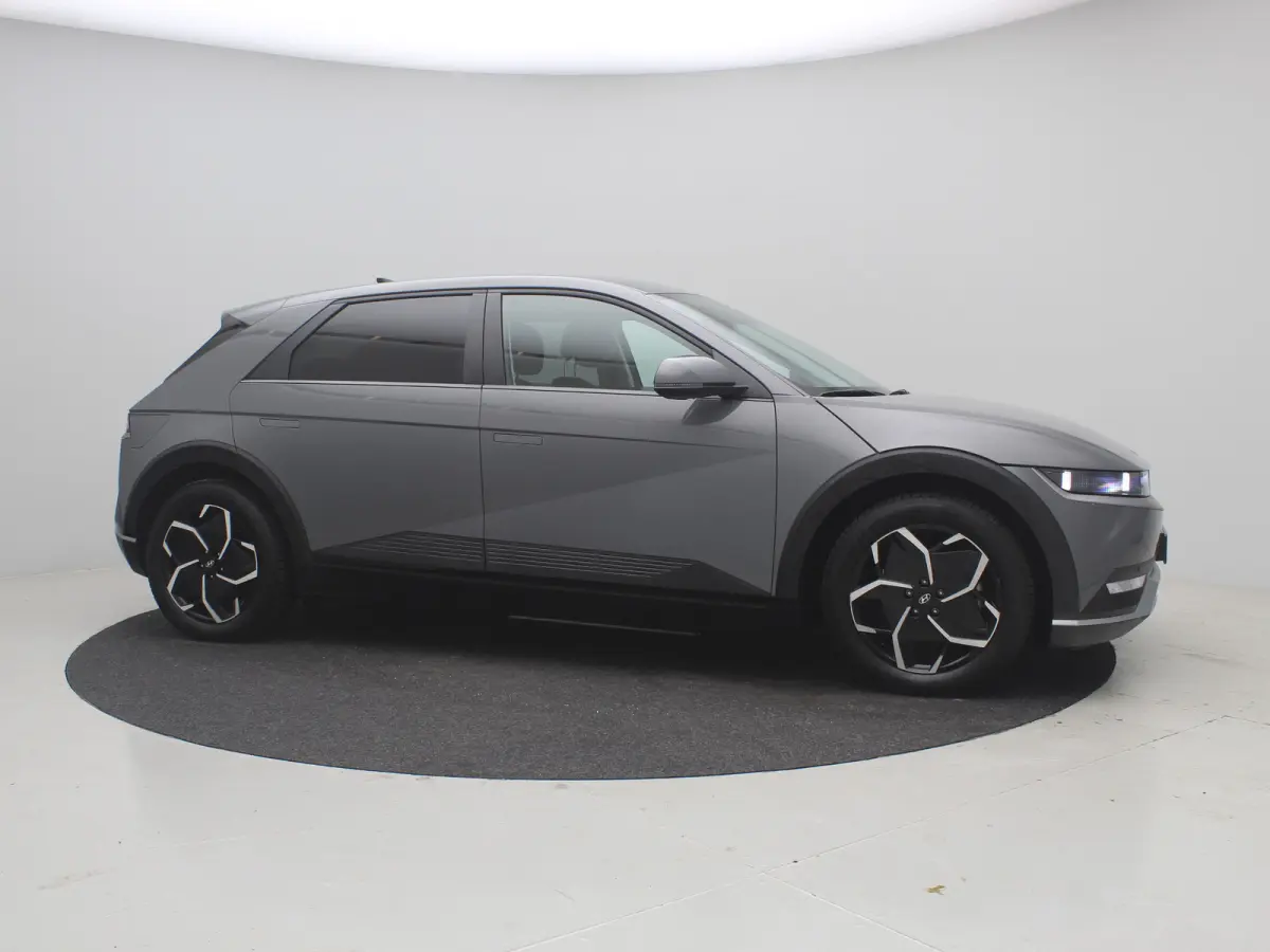 Connect 77.4 kWh / Navigatie / 3-fase Laden / BTW auto / Long Range / SOH 100% / Stoel en Stuurverwarming /