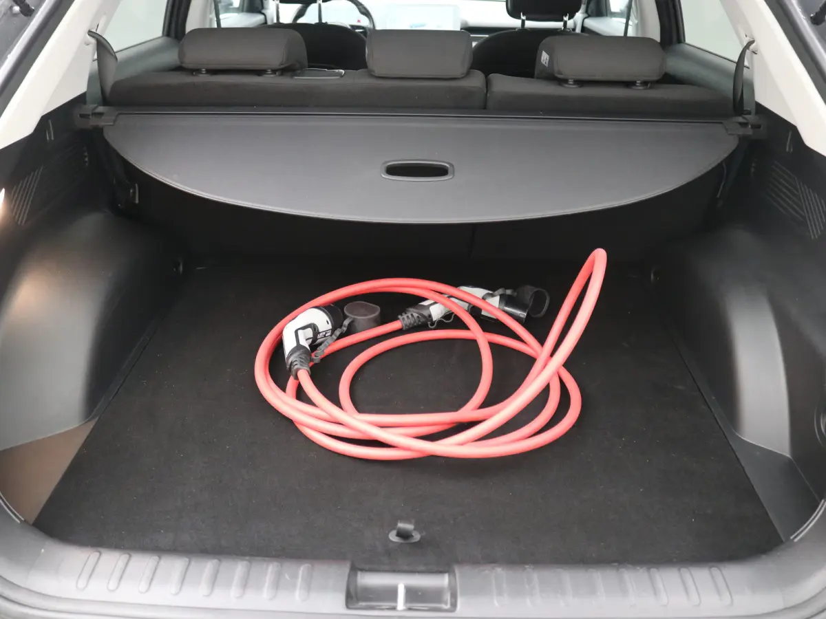 Connect 77.4 kWh / Navigatie / 3-fase Laden / BTW auto / Long Range / SOH 100% / Stoel en Stuurverwarming /