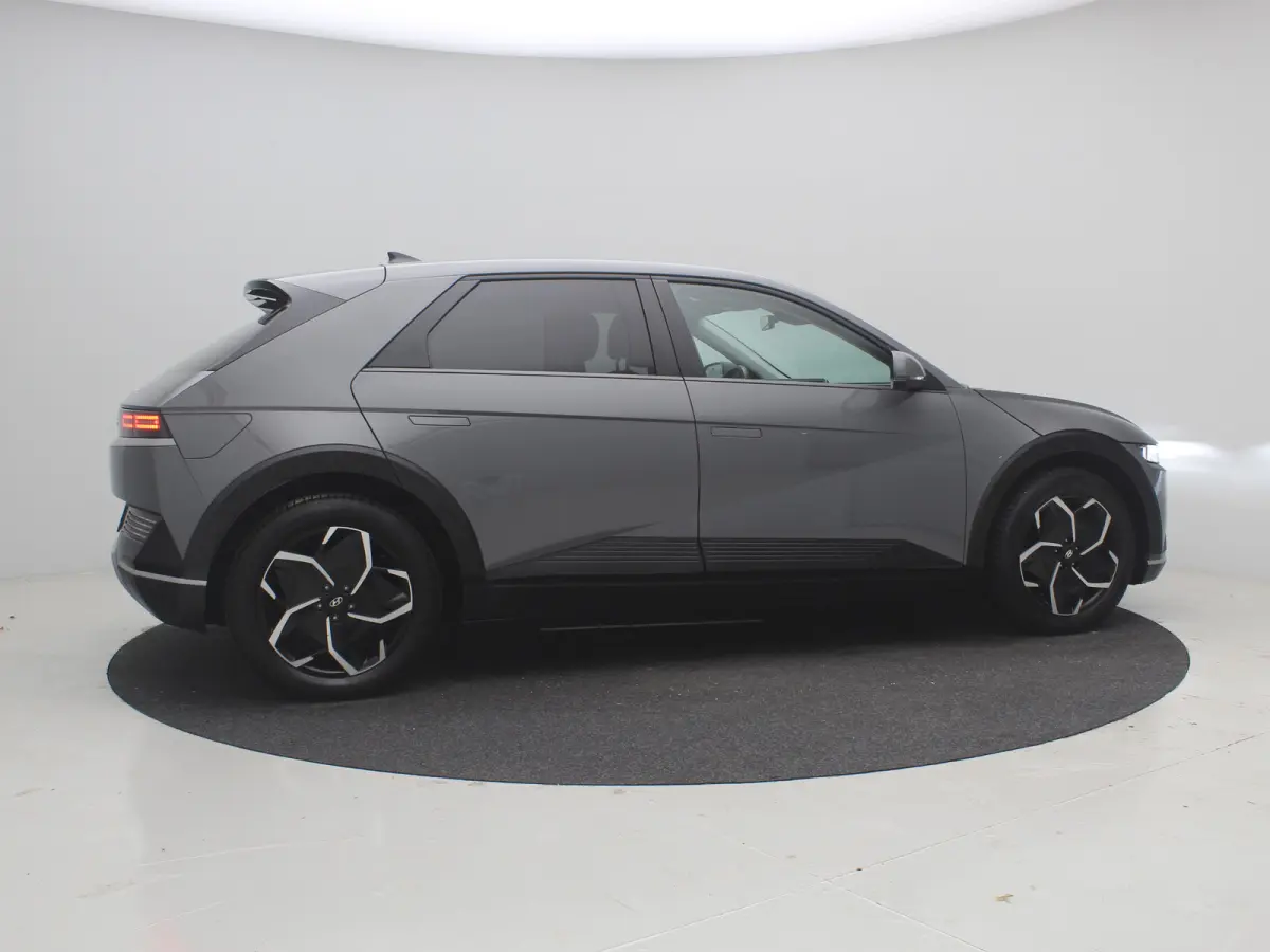 Connect 77.4 kWh / Navigatie / 3-fase Laden / BTW auto / Long Range / SOH 100% / Stoel en Stuurverwarming /