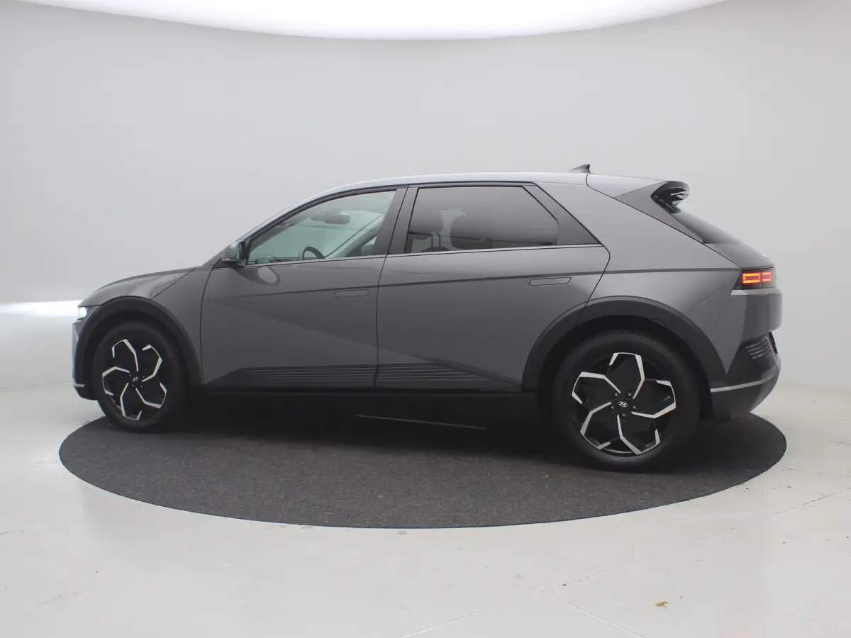 Connect 77.4 kWh / Navigatie / 3-fase Laden / BTW auto / Long Range / SOH 100% / Stoel en Stuurverwarming /