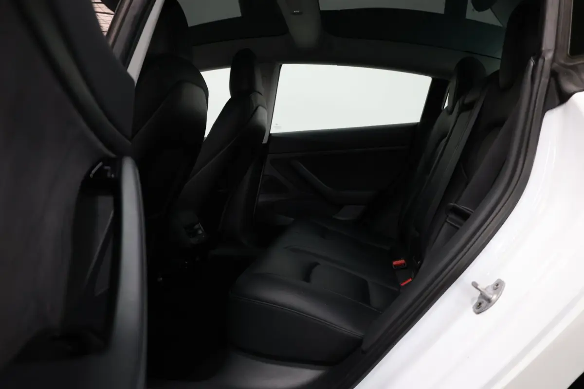 Standard RWD Plus 60 kWh PANORAMADAK/LEER+S.VERWARMING/LMV/360 CAM/CRUISE/ECC/12 MND GARANTIE!
