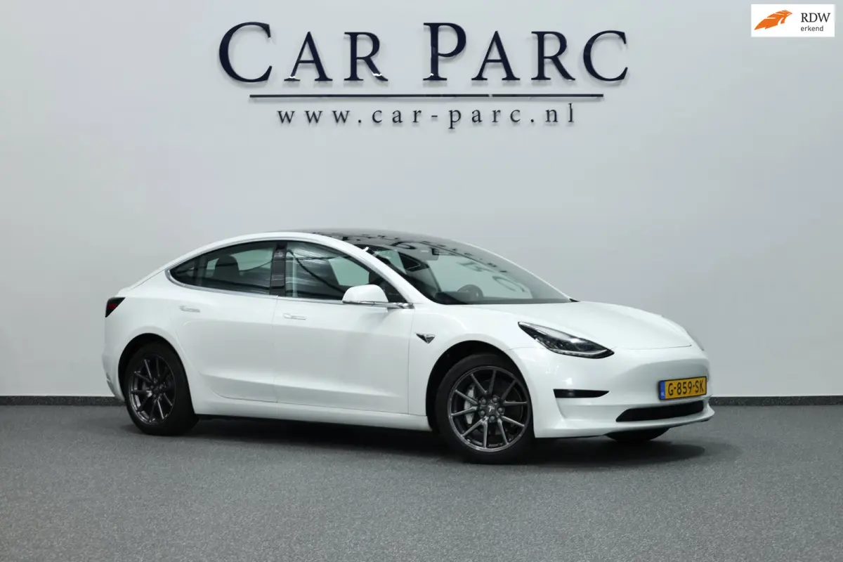 Standard RWD Plus 60 kWh PANORAMADAK/LEER+S.VERWARMING/LMV/360 CAM/CRUISE/ECC/12 MND GARANTIE!