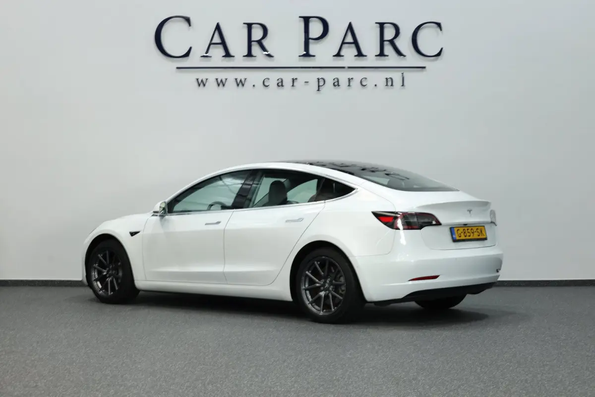 Standard RWD Plus 60 kWh PANORAMADAK/LEER+S.VERWARMING/LMV/360 CAM/CRUISE/ECC/12 MND GARANTIE!