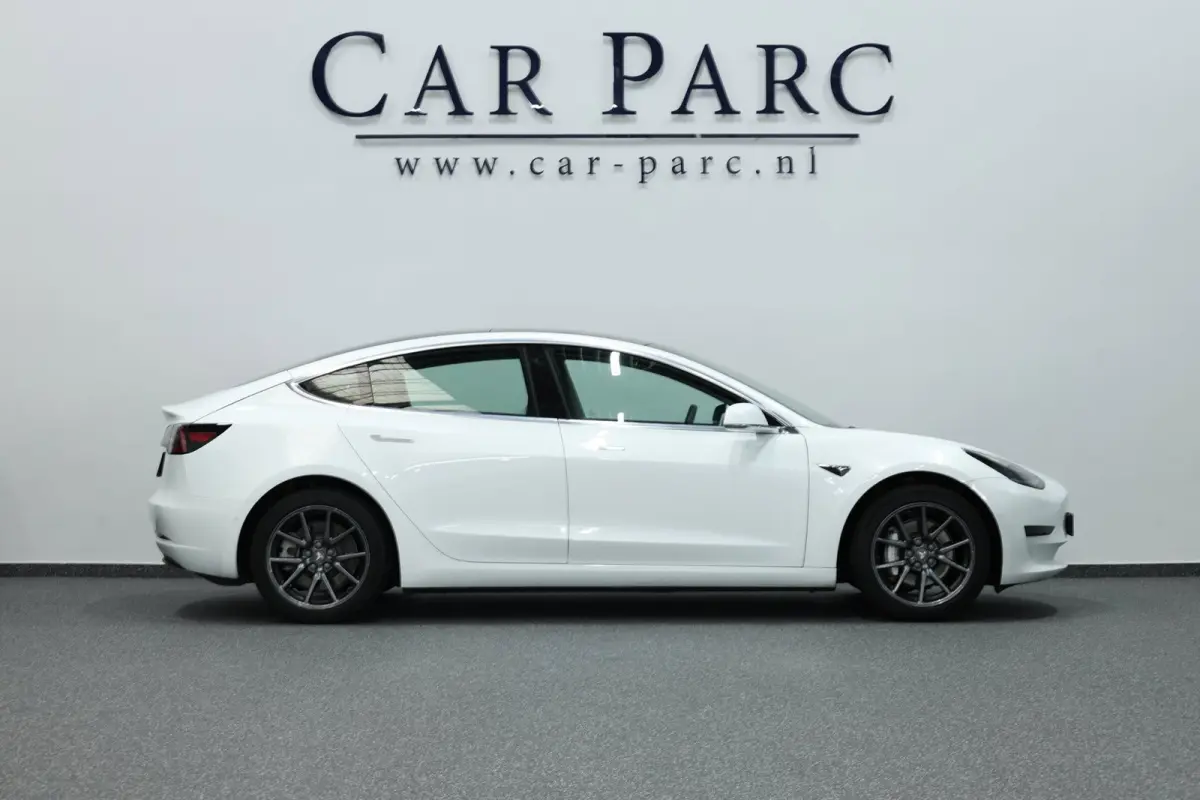 Standard RWD Plus 60 kWh PANORAMADAK/LEER+S.VERWARMING/LMV/360 CAM/CRUISE/ECC/12 MND GARANTIE!