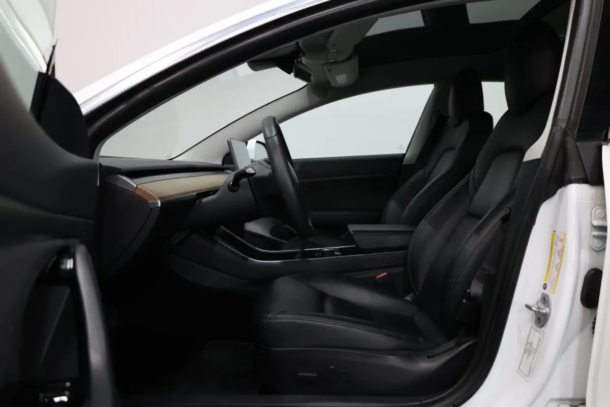 Standard RWD Plus 60 kWh PANORAMADAK/LEER+S.VERWARMING/LMV/360 CAM/CRUISE/ECC/12 MND GARANTIE!