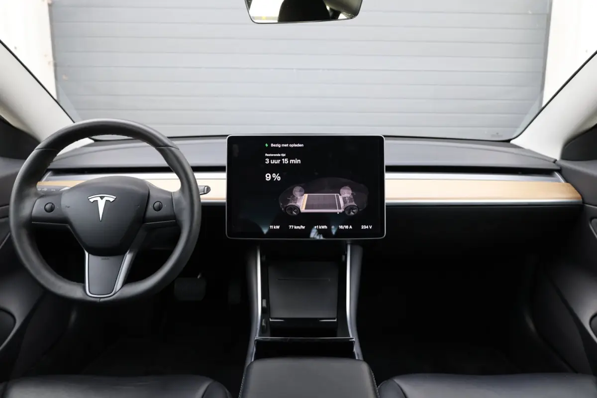 Standard RWD Plus 60 kWh PANORAMADAK/LEER+S.VERWARMING/LMV/360 CAM/CRUISE/ECC/12 MND GARANTIE!