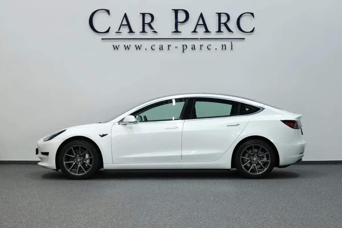 Standard RWD Plus 60 kWh PANORAMADAK/LEER+S.VERWARMING/LMV/360 CAM/CRUISE/ECC/12 MND GARANTIE!
