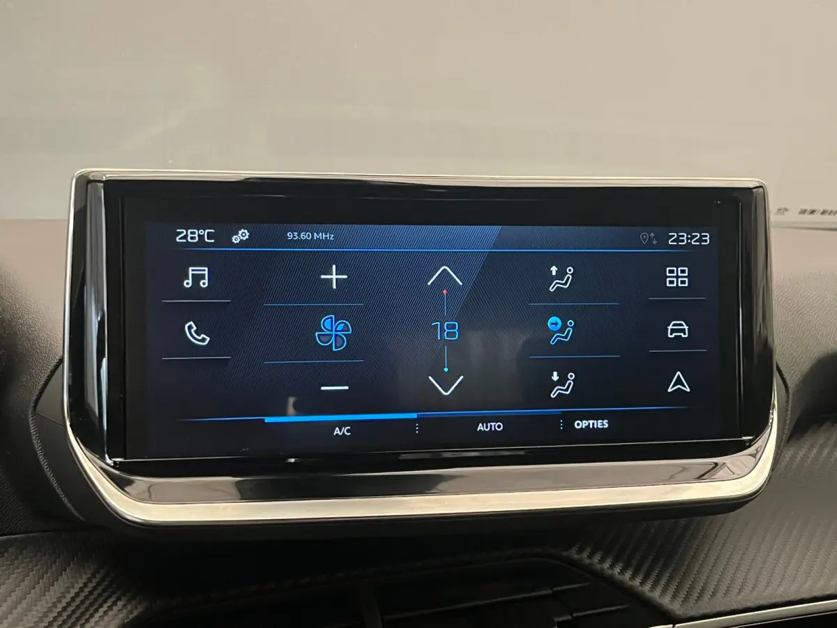1.2 Hybrid 136 Style Climate | Carplay | Cruise | Parkeersensoren Achter | LED | DAB | Airco (automatisch) | Apple Carplay/Android Auto|telefoonintegratie premium | Centrale deurvergrendelin