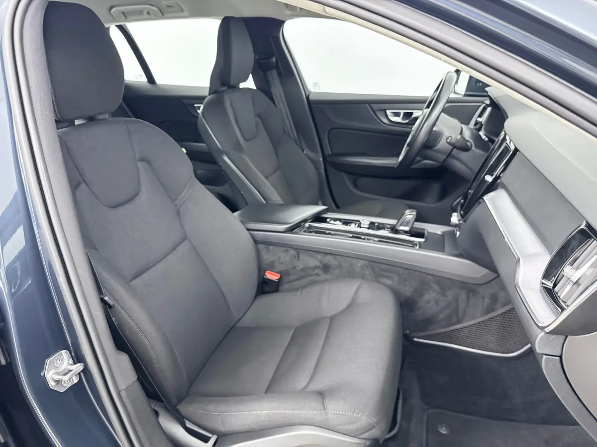 B4 Business Pro | 18" | Adaptieve Cruise | BLIS | Parkeercamera | Stoel/Stuurverwarming | Keyless | Elektr. Achterklep