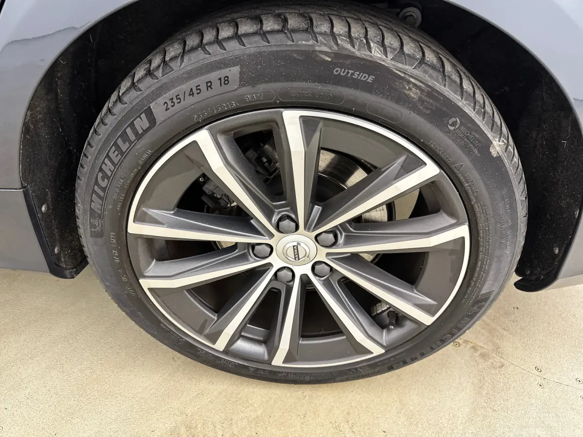 B4 Business Pro | 18" | Adaptieve Cruise | BLIS | Parkeercamera | Stoel/Stuurverwarming | Keyless | Elektr. Achterklep