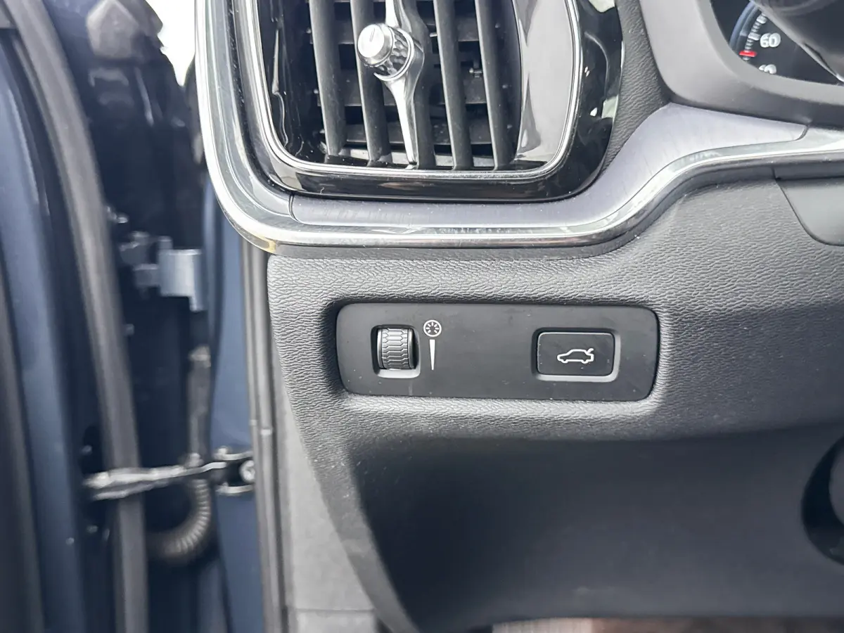 B4 Business Pro | 18" | Adaptieve Cruise | BLIS | Parkeercamera | Stoel/Stuurverwarming | Keyless | Elektr. Achterklep