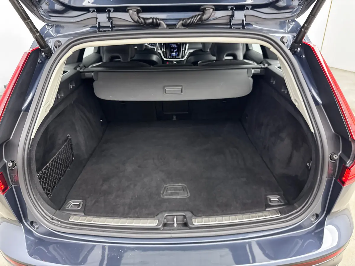 B4 Business Pro | 18" | Adaptieve Cruise | BLIS | Parkeercamera | Stoel/Stuurverwarming | Keyless | Elektr. Achterklep