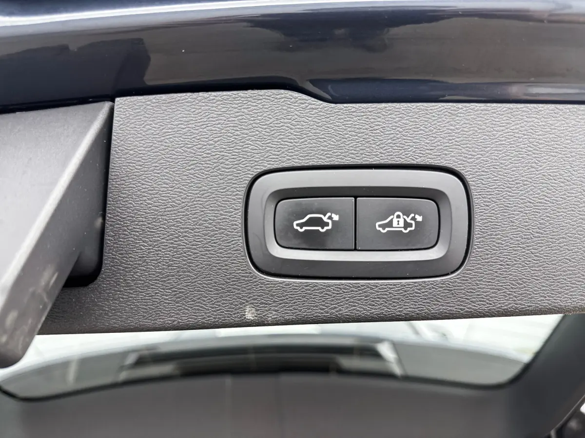 B4 Business Pro | 18" | Adaptieve Cruise | BLIS | Parkeercamera | Stoel/Stuurverwarming | Keyless | Elektr. Achterklep