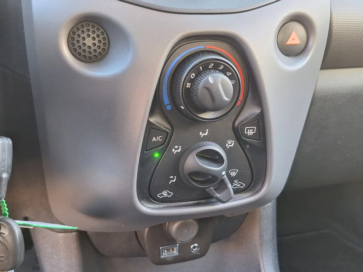 1.0 e-VTi Active 5Drs /Airco/Bluetooth/Led/Garantie