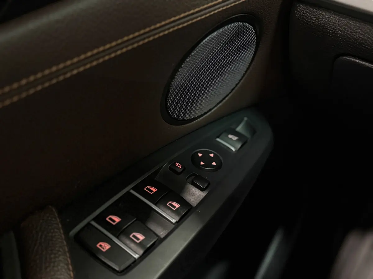XDrive20i High Executive Aut.| Schuifdak |NAP|Head-Up Display | 360° Camera | Leder | Cruise Control | Navi | LED