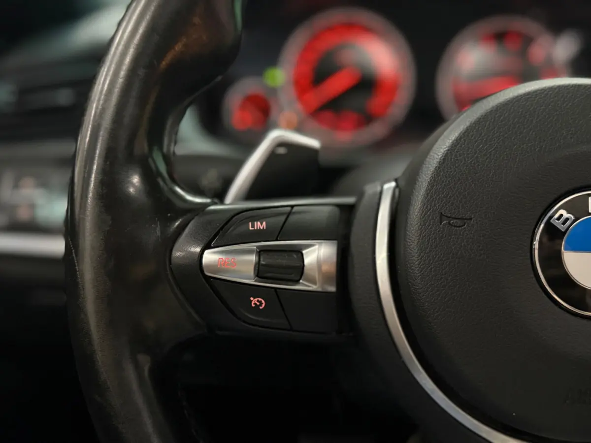 XDrive20i High Executive Aut.| Schuifdak |NAP|Head-Up Display | 360° Camera | Leder | Cruise Control | Navi | LED