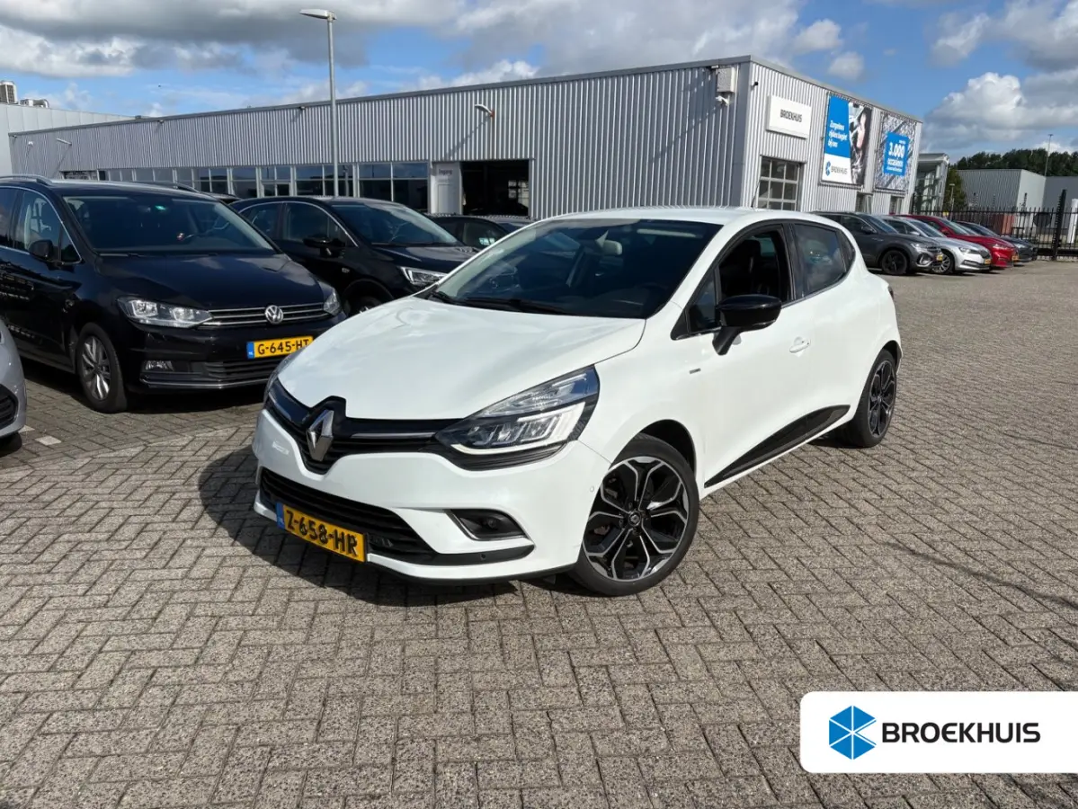 0.9 TCe Bose l Stoelverwarming l Camera l Parkeersensoren l Navigatie l Half Leder l Bose Audio l 17" l