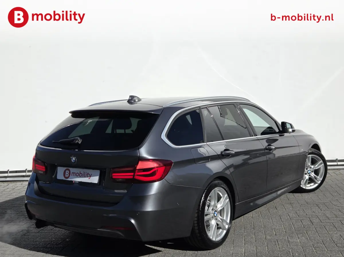 318i High Executive M-Sport Apple CarPlay NL Auto! | Achteruitrijcamera | LED | Leer | PDC