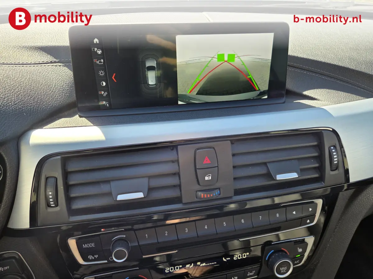 318i High Executive M-Sport Apple CarPlay NL Auto! | Achteruitrijcamera | LED | Leer | PDC