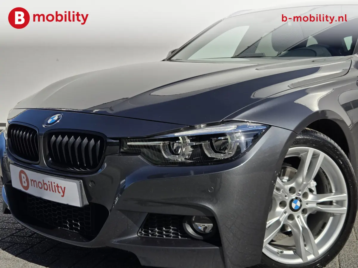318i High Executive M-Sport Apple CarPlay NL Auto! | Achteruitrijcamera | LED | Leer | PDC