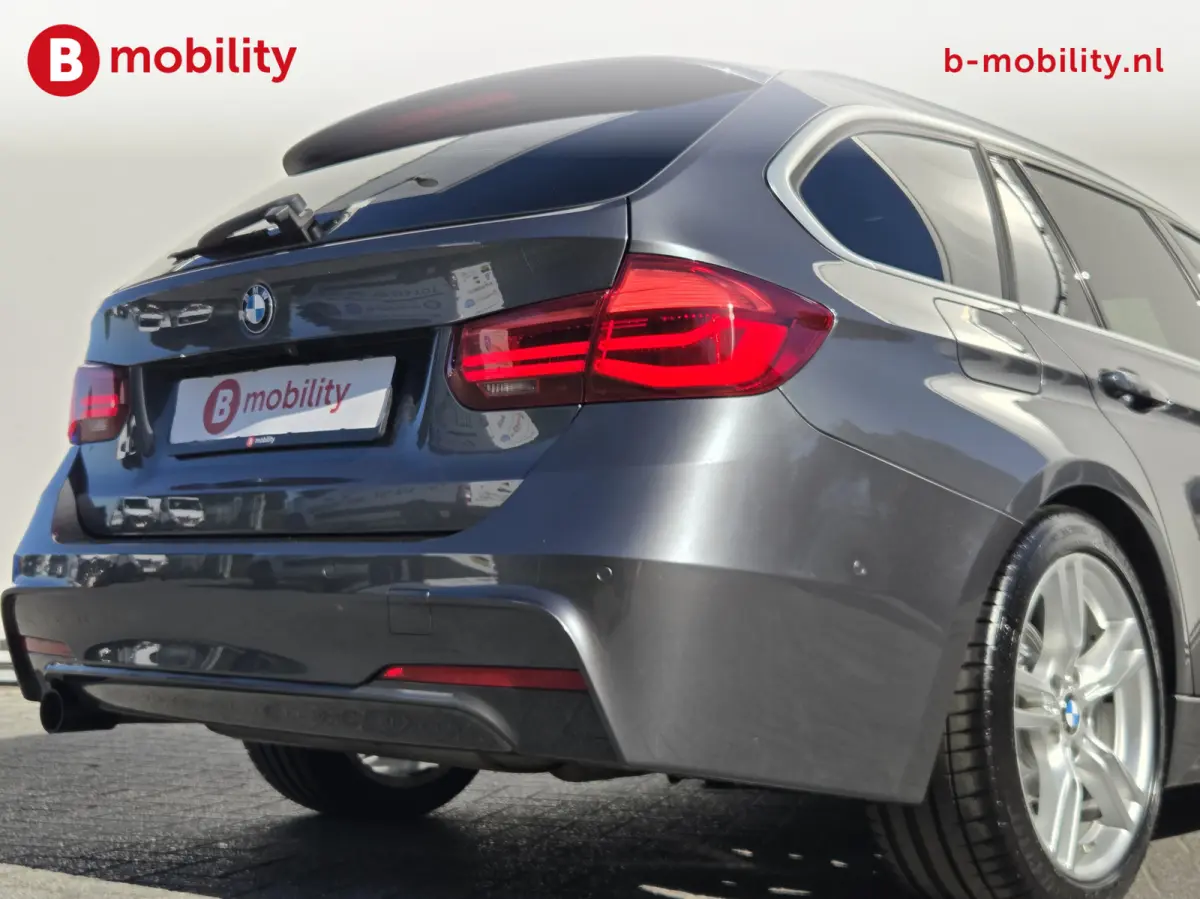 318i High Executive M-Sport Apple CarPlay NL Auto! | Achteruitrijcamera | LED | Leer | PDC