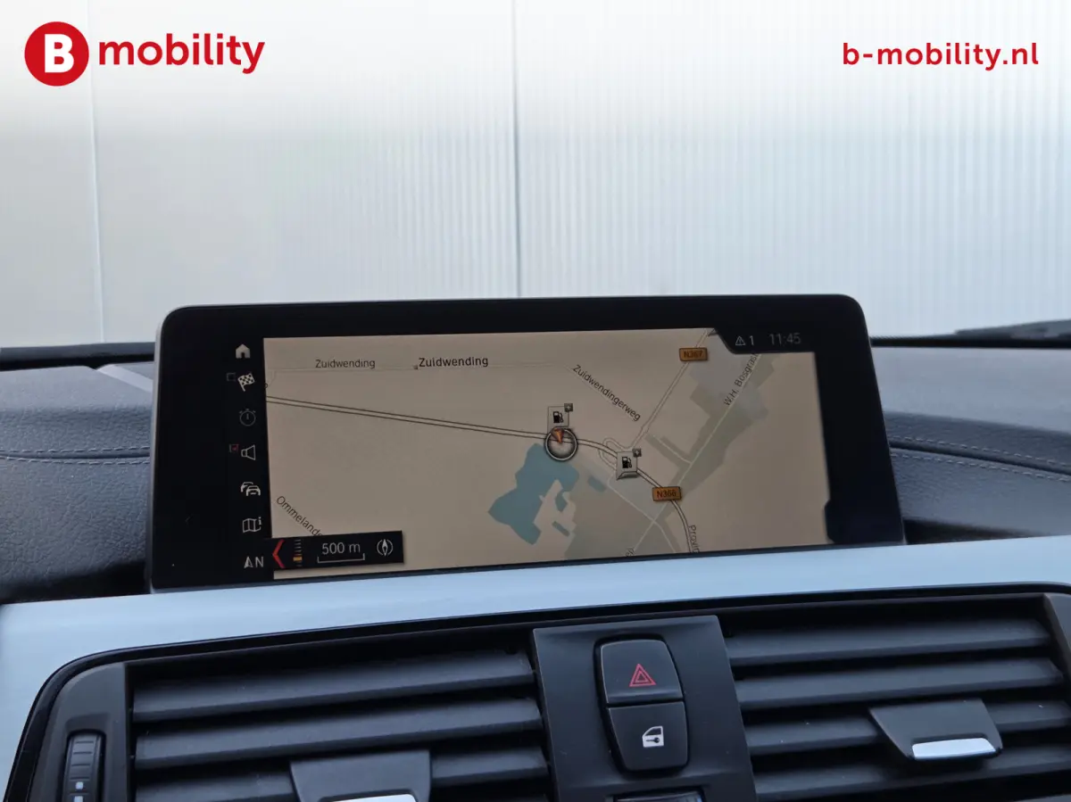 318i High Executive M-Sport Apple CarPlay NL Auto! | Achteruitrijcamera | LED | Leer | PDC