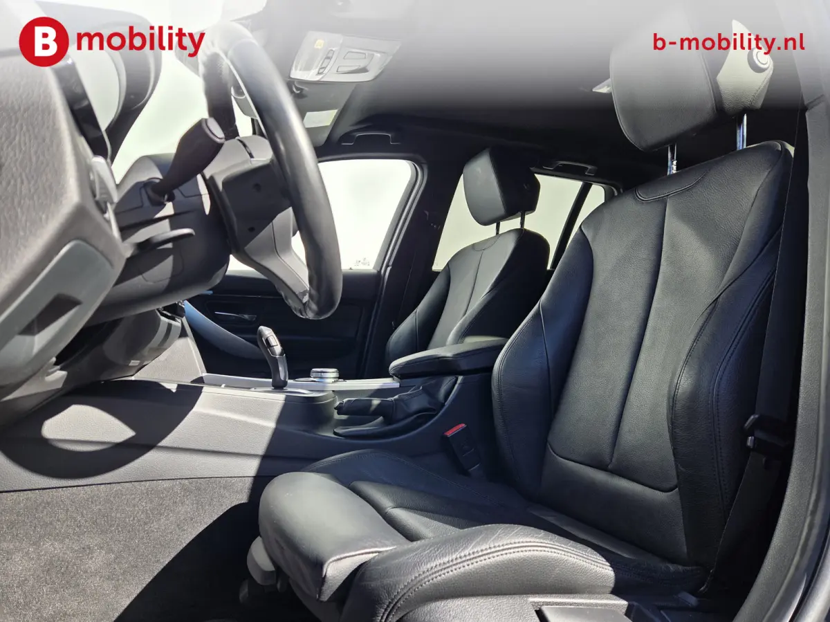318i High Executive M-Sport Apple CarPlay NL Auto! | Achteruitrijcamera | LED | Leer | PDC