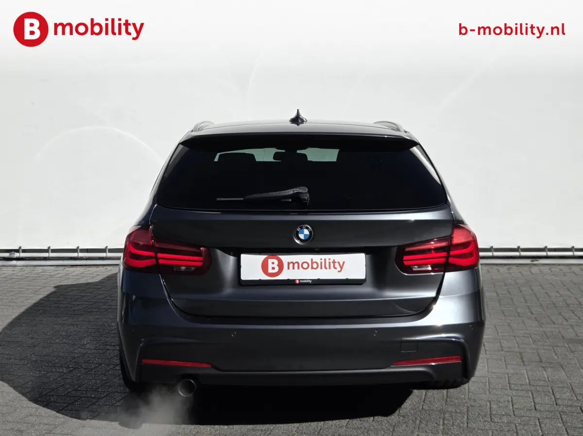 318i High Executive M-Sport Apple CarPlay NL Auto! | Achteruitrijcamera | LED | Leer | PDC
