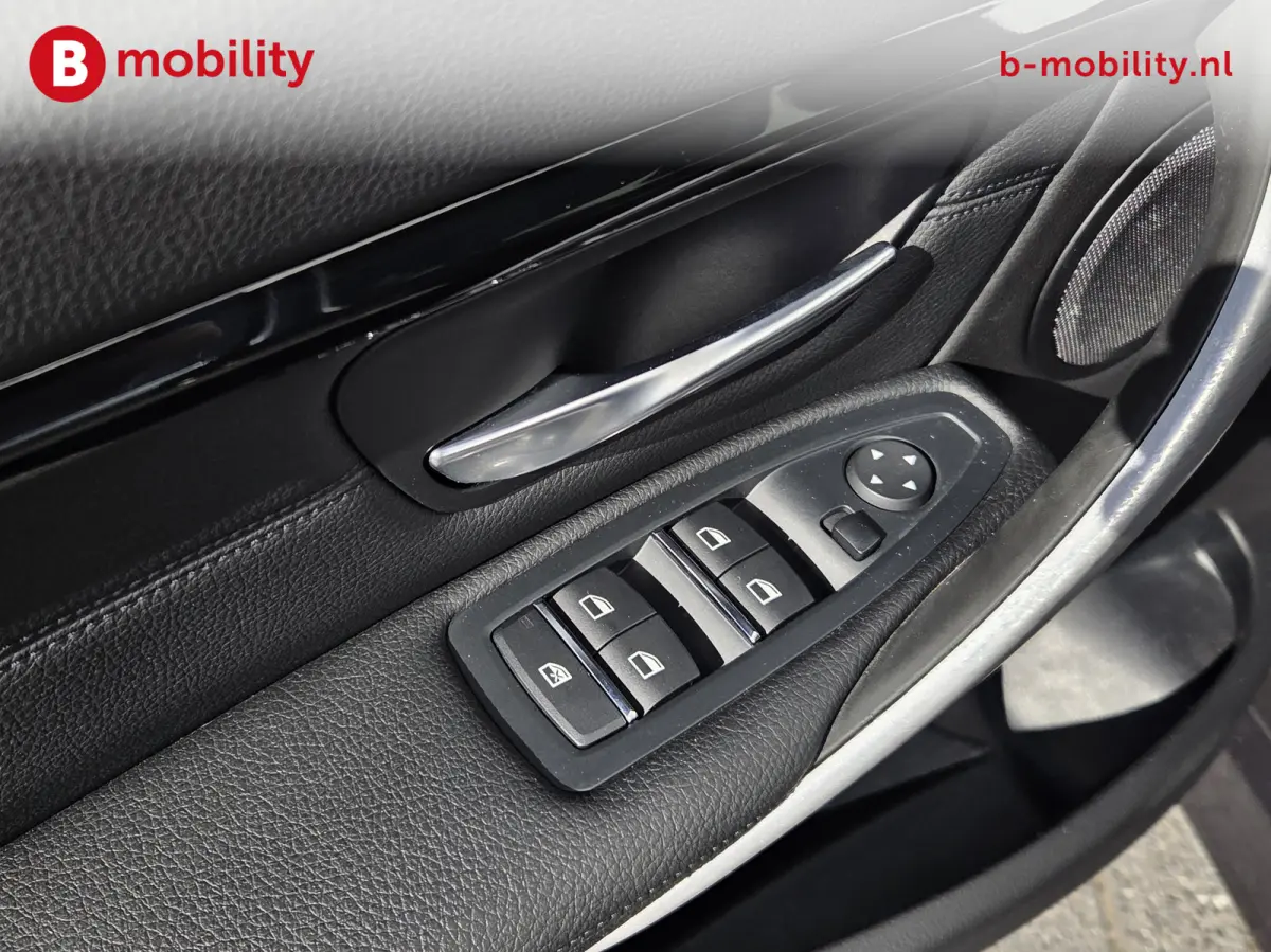 318i High Executive M-Sport Apple CarPlay NL Auto! | Achteruitrijcamera | LED | Leer | PDC