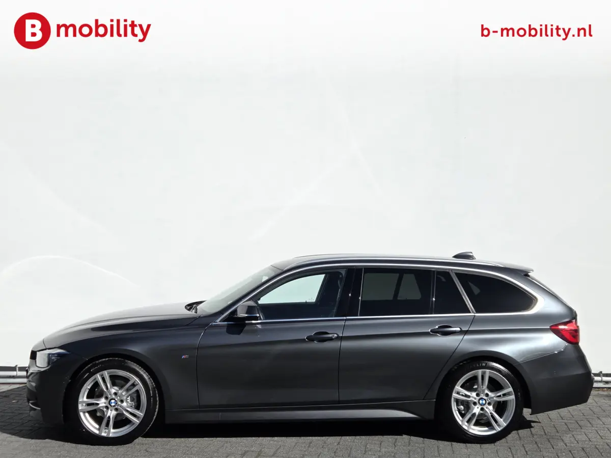 318i High Executive M-Sport Apple CarPlay NL Auto! | Achteruitrijcamera | LED | Leer | PDC