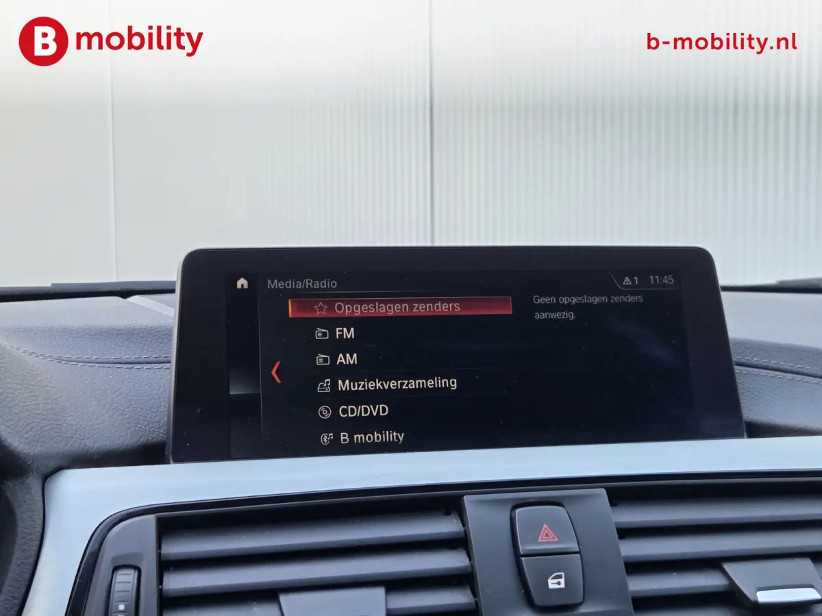 318i High Executive M-Sport Apple CarPlay NL Auto! | Achteruitrijcamera | LED | Leer | PDC