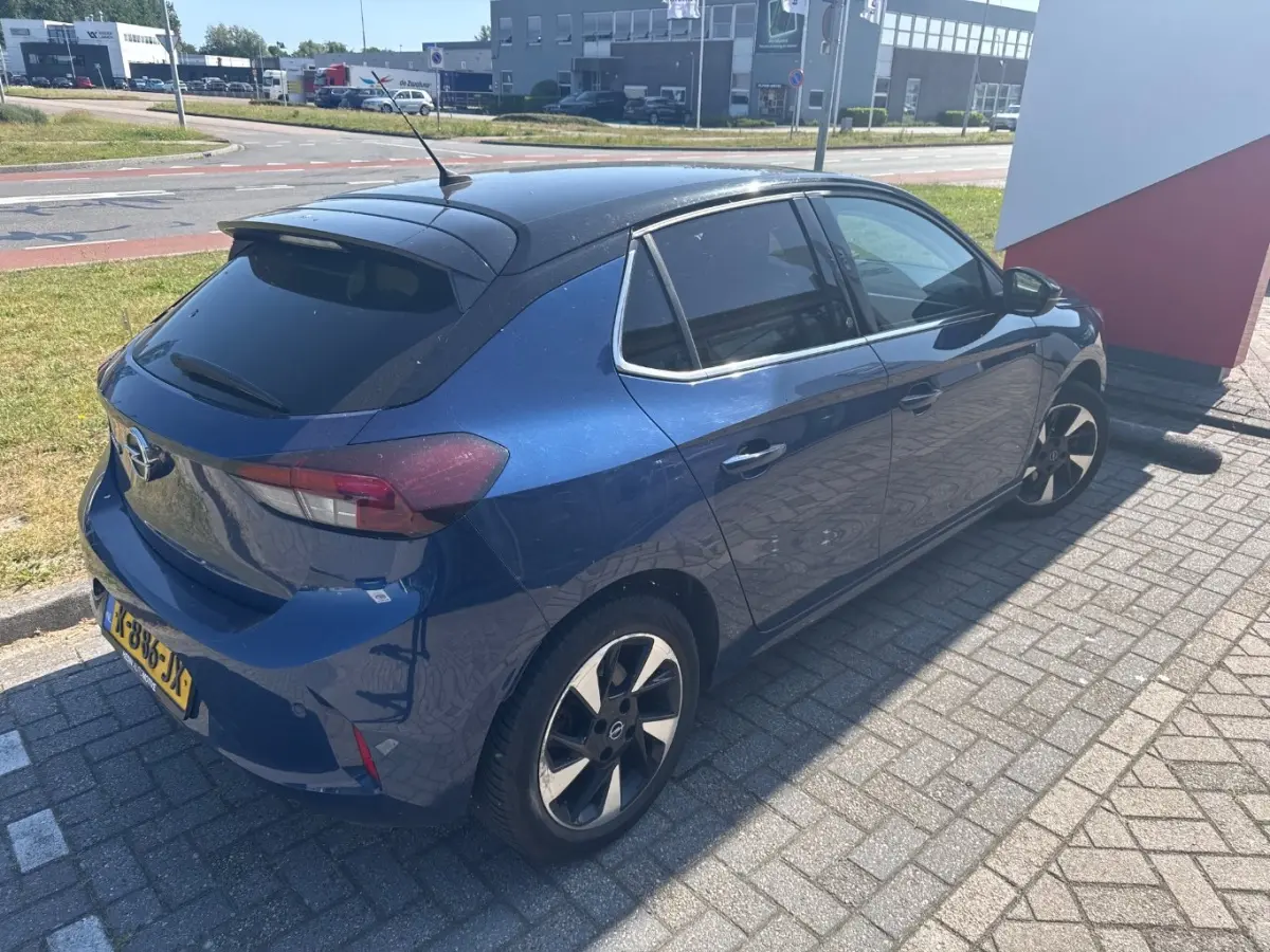 Elegance 50 kWh l Camera l Cr Control l LED l Parkeersensoren l 16" Velgen l Metallic lak l Multifunct. Stuurwiel l