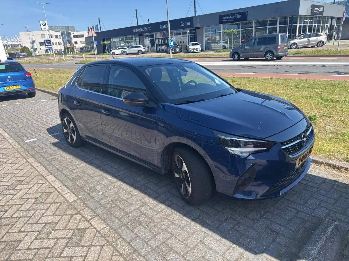 Elegance 50 kWh l Camera l Cr Control l LED l Parkeersensoren l 16" Velgen l Metallic lak l Multifunct. Stuurwiel l