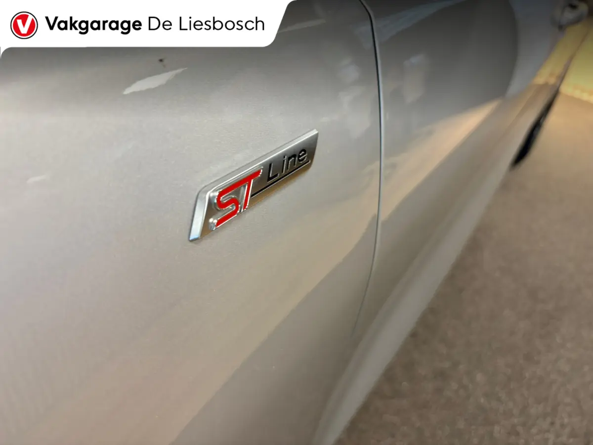 1.0 EcoBoost Hybrid ST Line X automaat / Camera / cruise / stoel en stuurverwarming