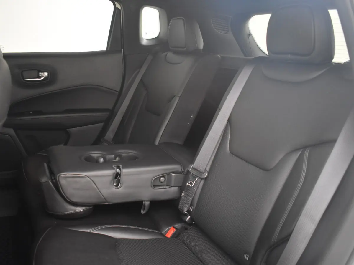 1.3T S l Leder l Elektr. Stoel verstelling l Stoel/stuurverwarming | Navigatie l Camera l Cr Control l 18" l Premium Audio l Elekt. Klep l