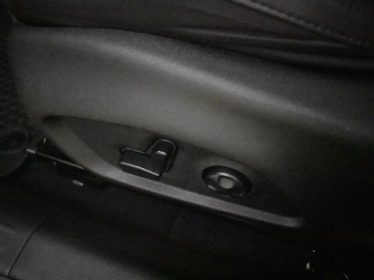 1.3T S l Leder l Elektr. Stoel verstelling l Stoel/stuurverwarming | Navigatie l Camera l Cr Control l 18" l Premium Audio l Elekt. Klep l