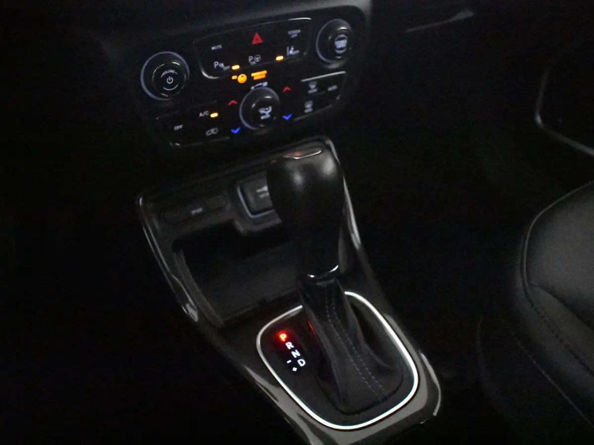 1.3T S l Leder l Elektr. Stoel verstelling l Stoel/stuurverwarming | Navigatie l Camera l Cr Control l 18" l Premium Audio l Elekt. Klep l