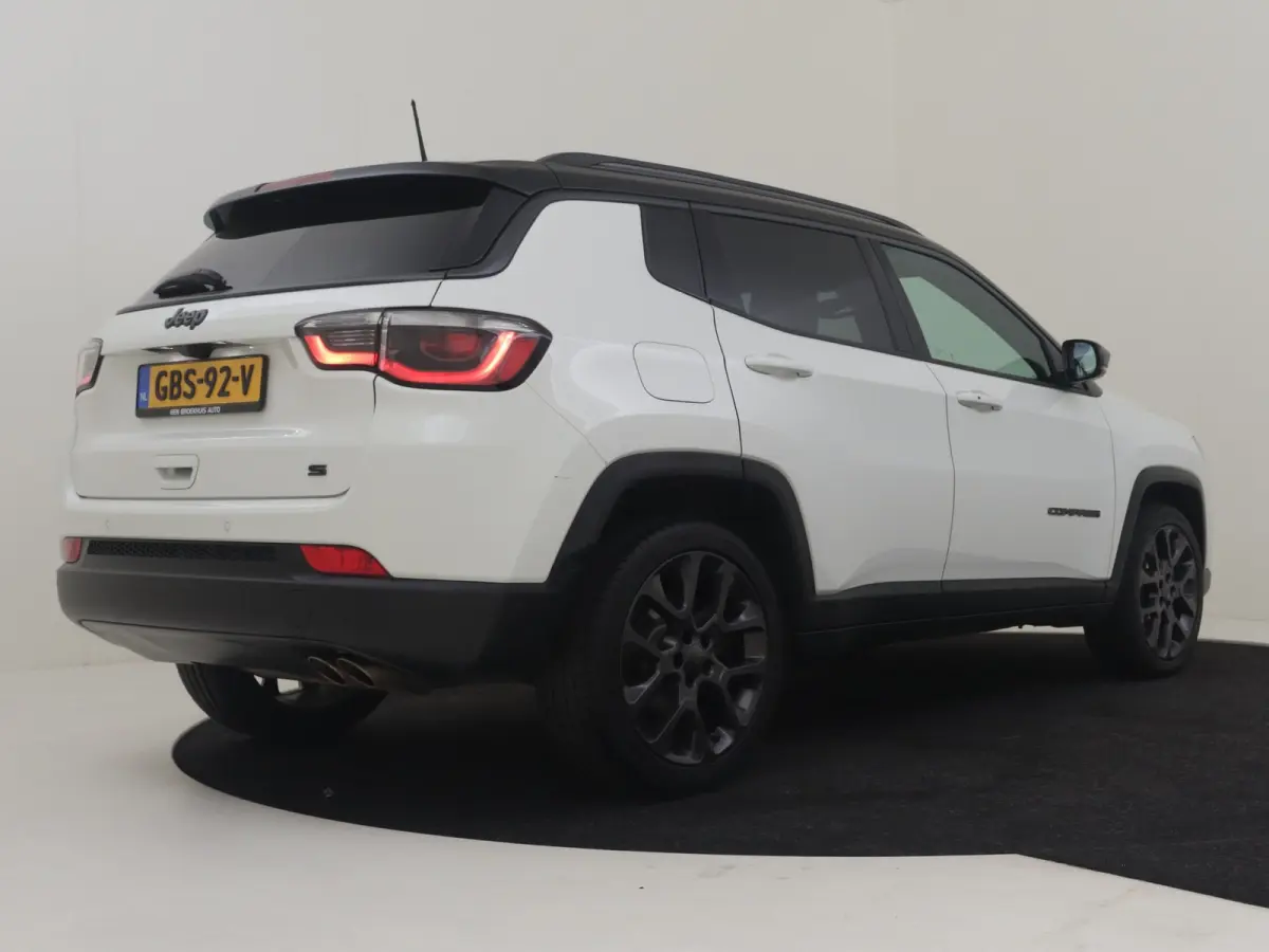 1.3T S l Leder l Elektr. Stoel verstelling l Stoel/stuurverwarming | Navigatie l Camera l Cr Control l 18" l Premium Audio l Elekt. Klep l