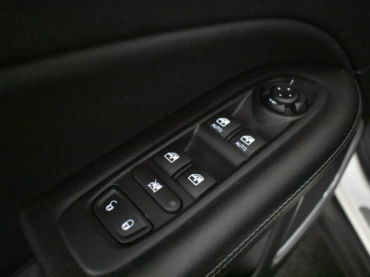 1.3T S l Leder l Elektr. Stoel verstelling l Stoel/stuurverwarming | Navigatie l Camera l Cr Control l 18" l Premium Audio l Elekt. Klep l