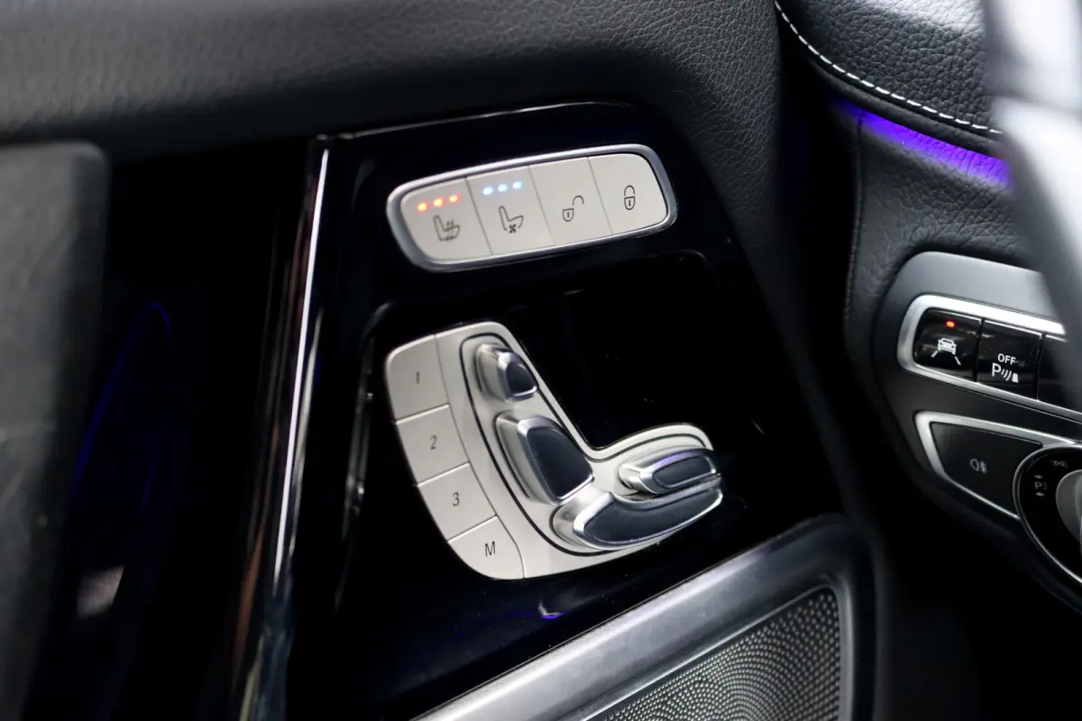 500 V8 | Schuifdak | Distronic+ | Standkachel | Burmester | Massage | Leder Exclusief | Stoelventilatie | Trekhaak | Sfeerverlichting | Apple Carplay |