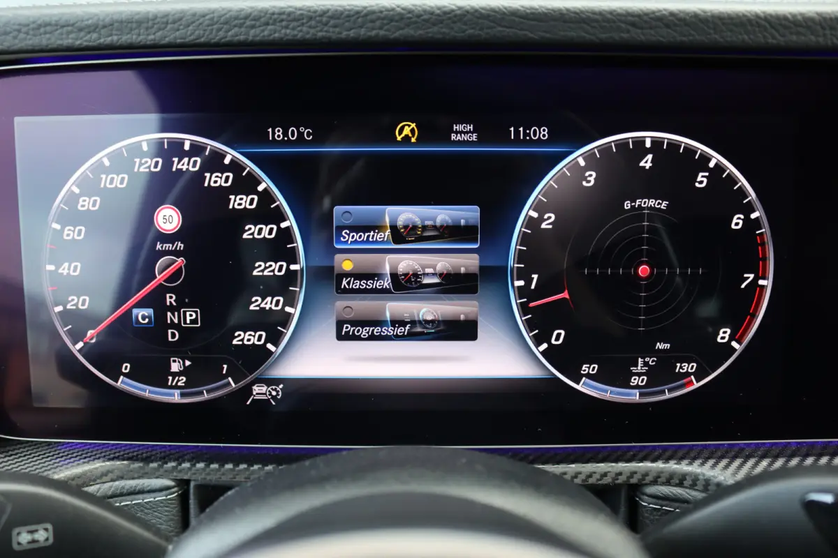 500 V8 | Schuifdak | Distronic+ | Standkachel | Burmester | Massage | Leder Exclusief | Stoelventilatie | Trekhaak | Sfeerverlichting | Apple Carplay |
