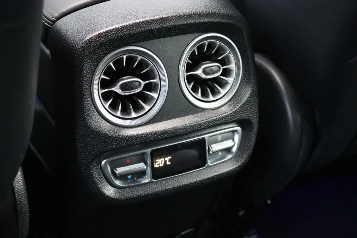 500 V8 | Schuifdak | Distronic+ | Standkachel | Burmester | Massage | Leder Exclusief | Stoelventilatie | Trekhaak | Sfeerverlichting | Apple Carplay |