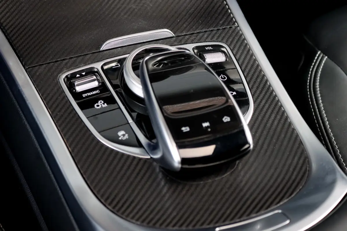 500 V8 | Schuifdak | Distronic+ | Standkachel | Burmester | Massage | Leder Exclusief | Stoelventilatie | Trekhaak | Sfeerverlichting | Apple Carplay |