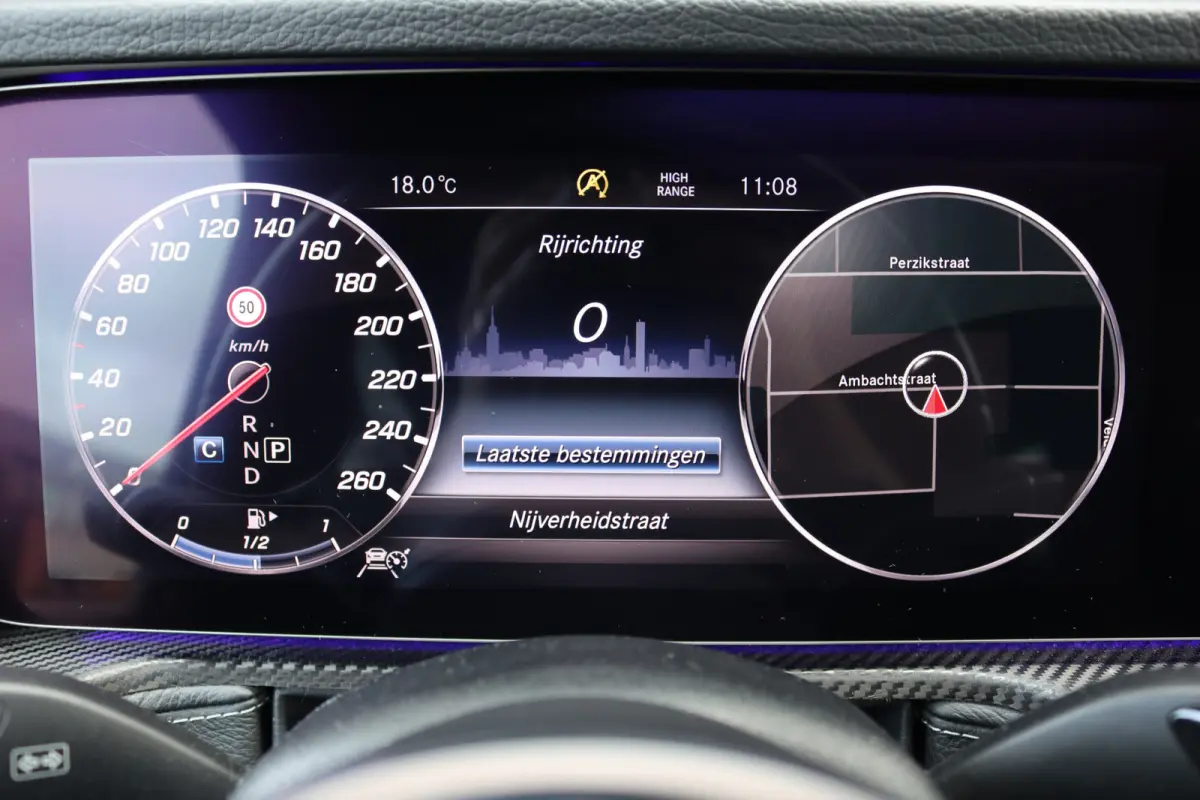 500 V8 | Schuifdak | Distronic+ | Standkachel | Burmester | Massage | Leder Exclusief | Stoelventilatie | Trekhaak | Sfeerverlichting | Apple Carplay |