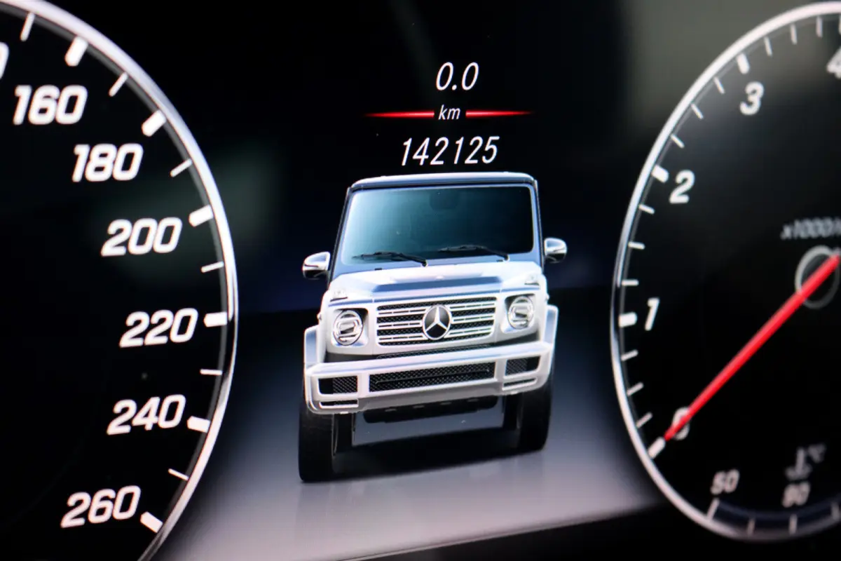 500 V8 | Schuifdak | Distronic+ | Standkachel | Burmester | Massage | Leder Exclusief | Stoelventilatie | Trekhaak | Sfeerverlichting | Apple Carplay |