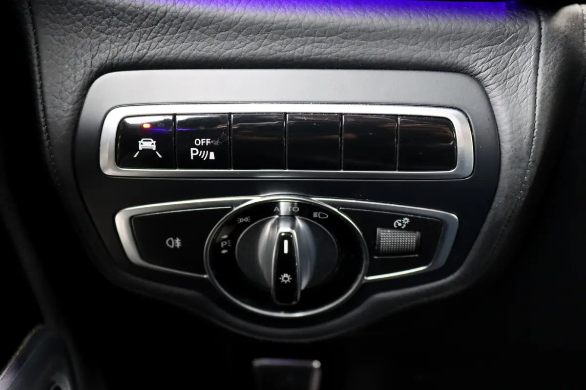 500 V8 | Schuifdak | Distronic+ | Standkachel | Burmester | Massage | Leder Exclusief | Stoelventilatie | Trekhaak | Sfeerverlichting | Apple Carplay |