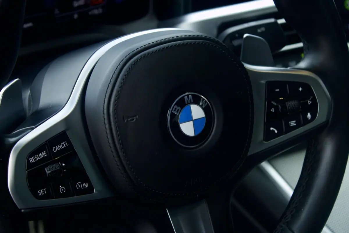 330i High Executive