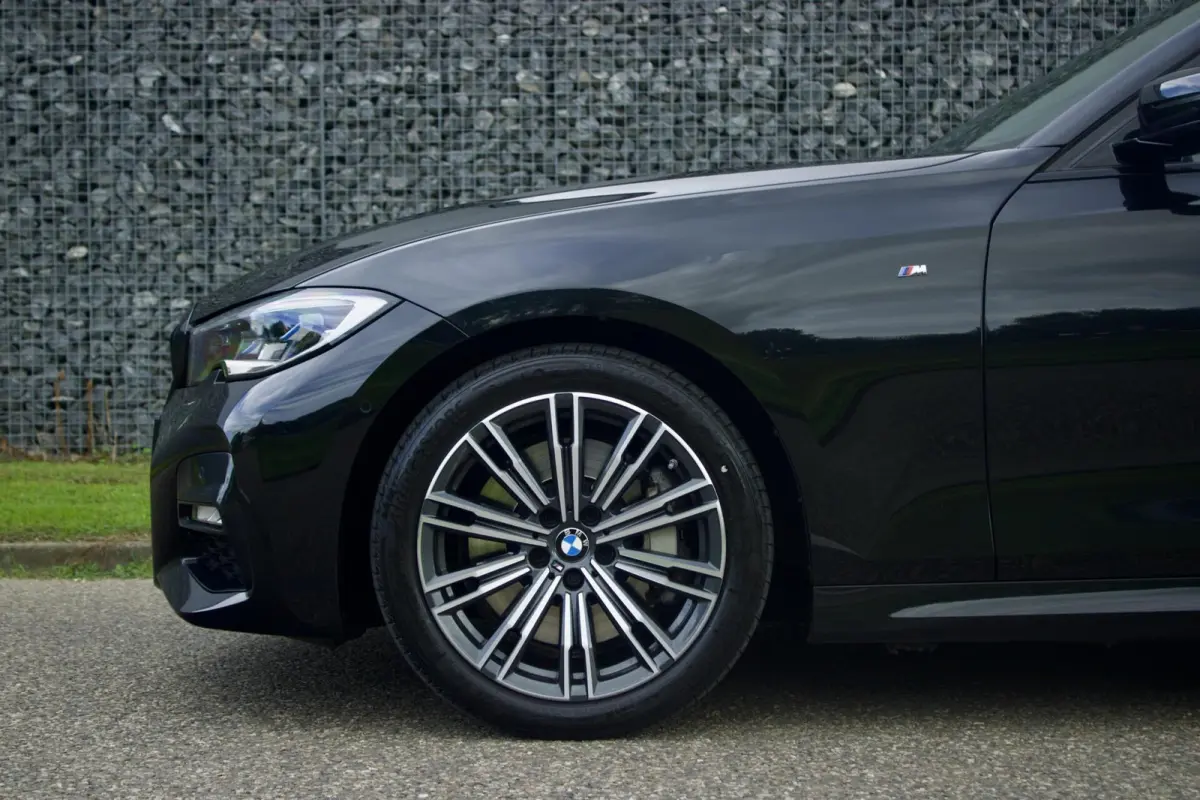 330i High Executive