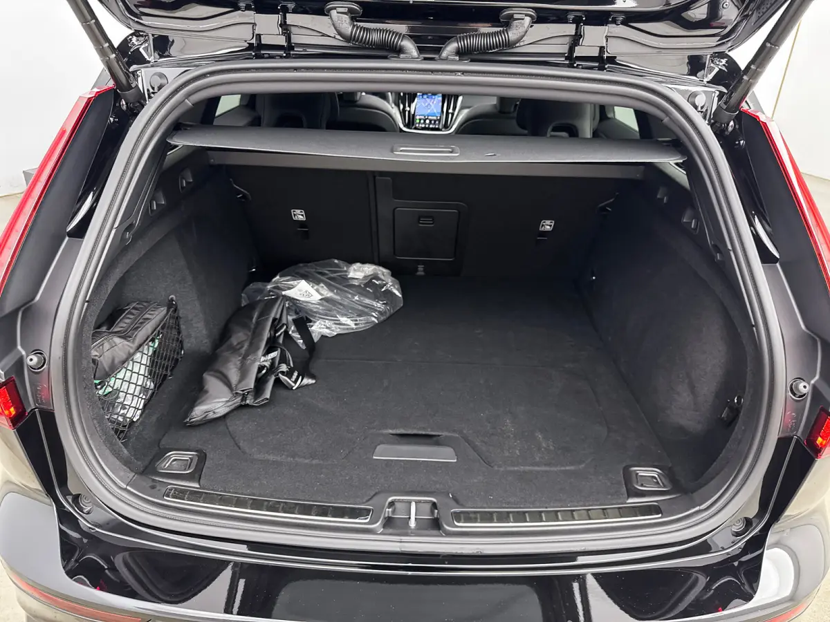 T8 Recharge Plus Dark | 18" | Panoramadak | Head-Up | Trekhaak | Elektr. verst. Sportstoelen | 360 Camera | Stoel/Stuur/Achterbankverwarming